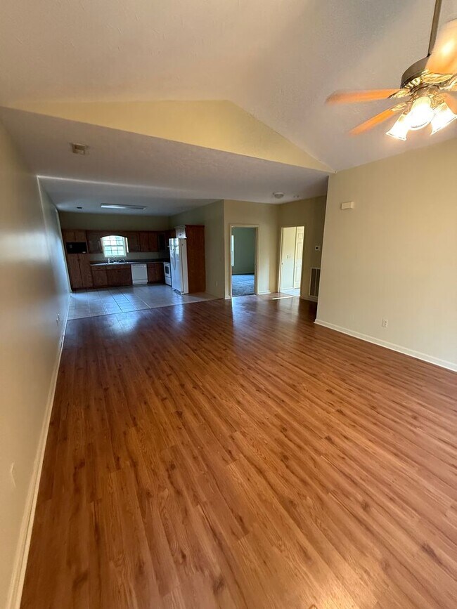 Photo - 104 Cedar Tree Ln Unidad B