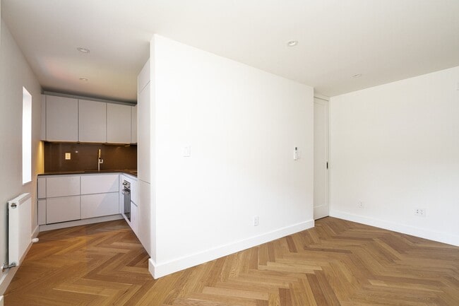 Building Photo - 1510 Bathurst St Unit 102