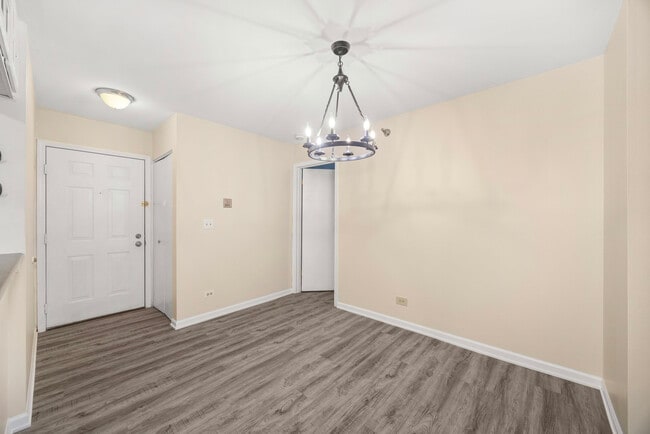 Photo - 214 Glengarry Dr Unit 201