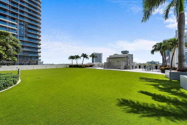 Building Photo - 3301 NE 1st Ave Unit H2902