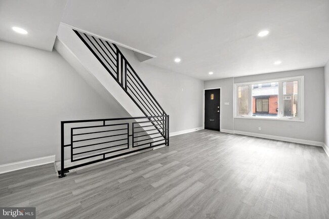 Building Photo - 2327 Watkins St Rental