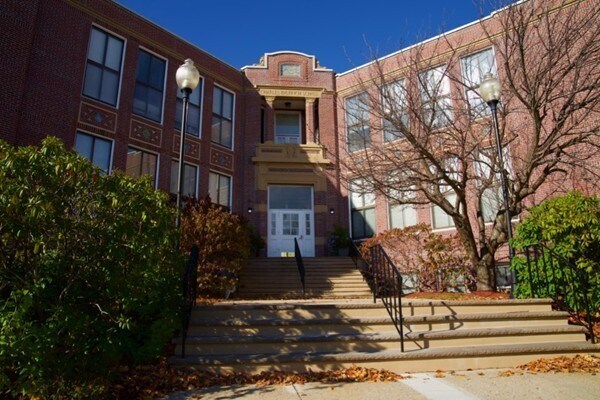 Building Photo - 841 Parker St Unit 101