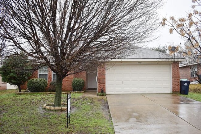 Building Photo - AVAILABLE NOW - Charming 3 Bed Home in Denton | Open Layout, Fireplace, Large Backyard