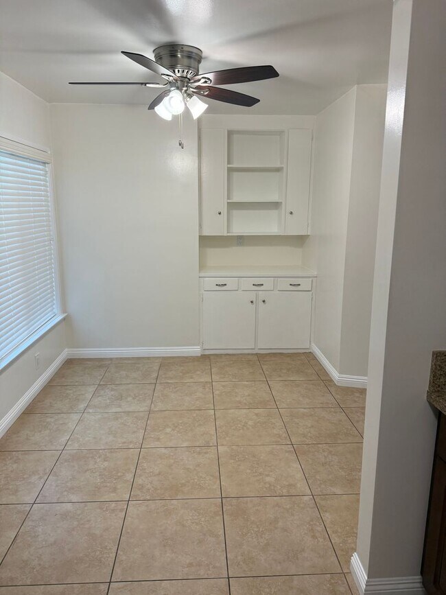 180 S Mountain View Ave Unit B