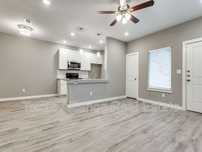 Photo - 3207 Karen St Unit 3207