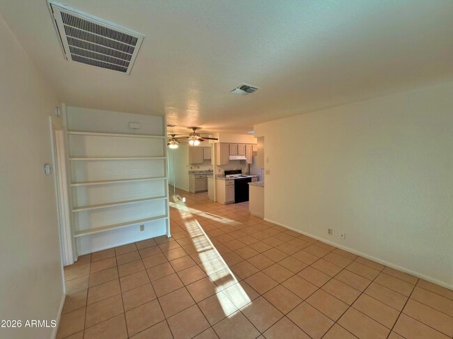 Building Photo - 9033 W Elm St