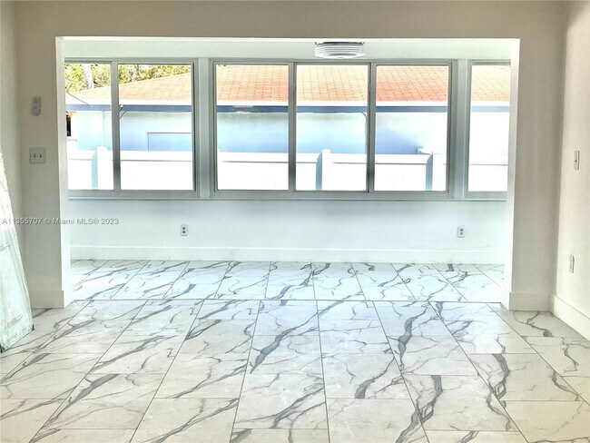 Photo - 15925 NE 18th Ave