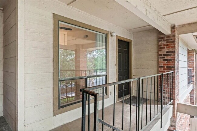 Photo - 1705 Crossing Pl Unit Apt 114