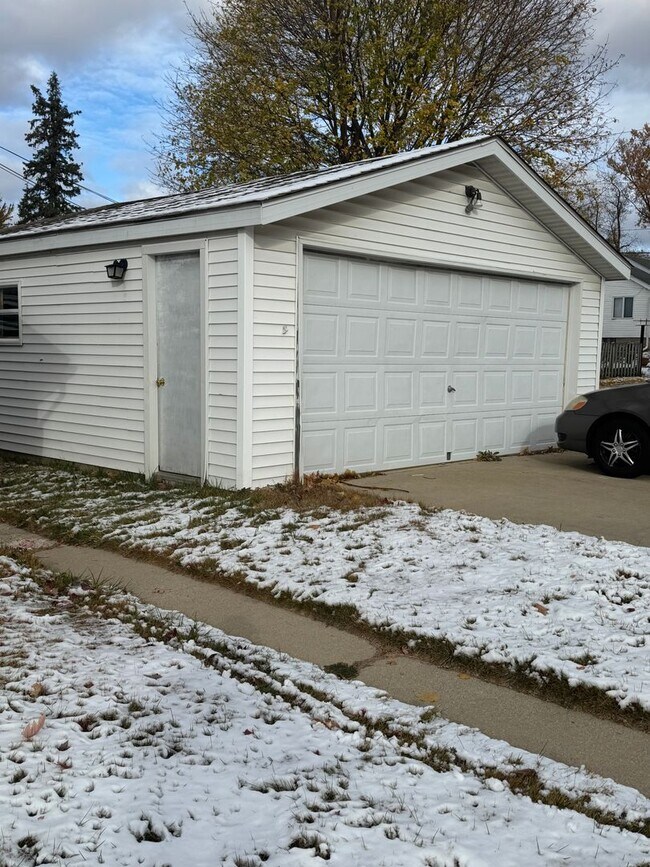 Photo - Lovely 2 Bed 1 Bath Duplex Unit 2608