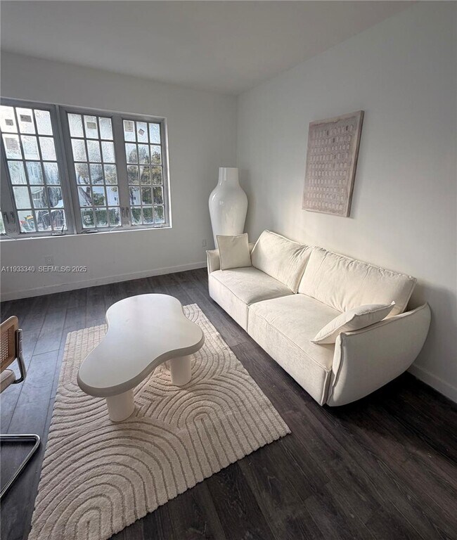 Building Photo - 1525 Euclid Ave Unit 11