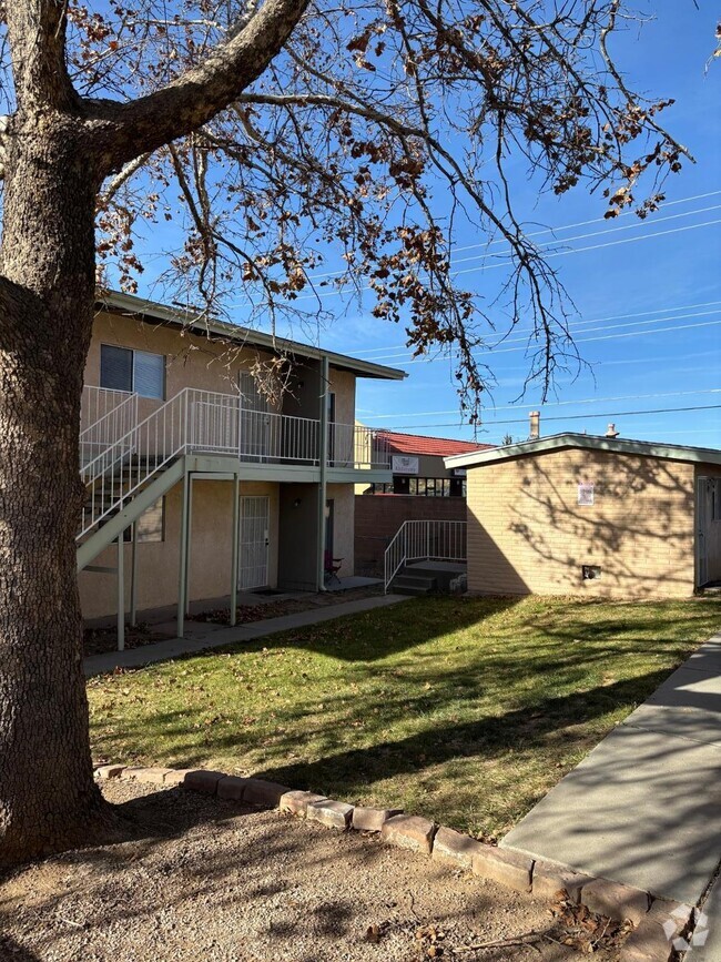 Building Photo - 10901 Towner Ave NE Unit Apt B