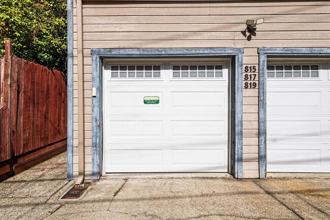 Photo - 815 E 28th St