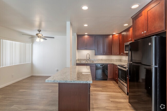 1 BR, 1 BA /Loft - 760 SF - Torrey Pines Village