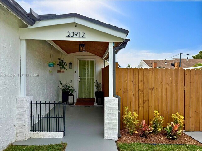 Southwest 125th Avenue Road, Miami, FL 33177 - 3 BR 1.5 BA single-family home