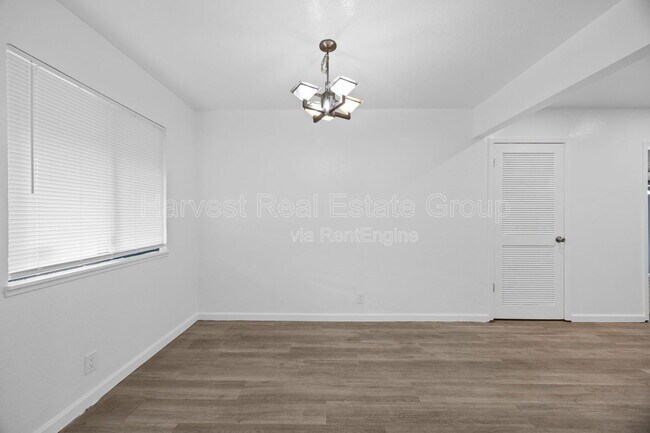 Photo - 252 Esther Ct