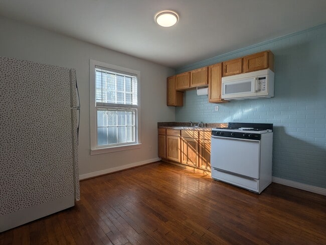 Kitchen - 900 McCormick St Unit #2