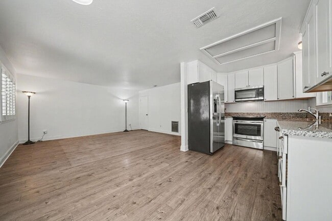 Photo - 16932 McKenzie Dr