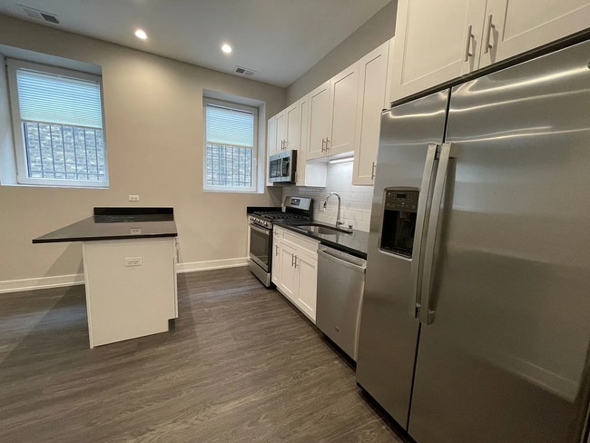 Photo - 1730 W. Greenleaf Ave