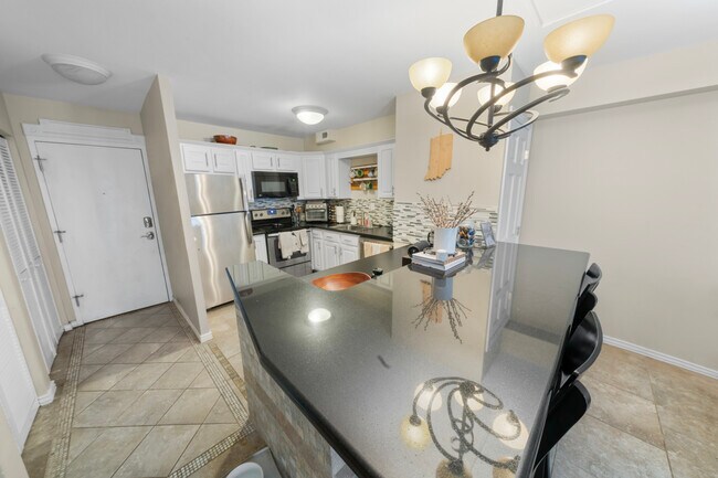 Photo - 1121 Albion St Unit 909