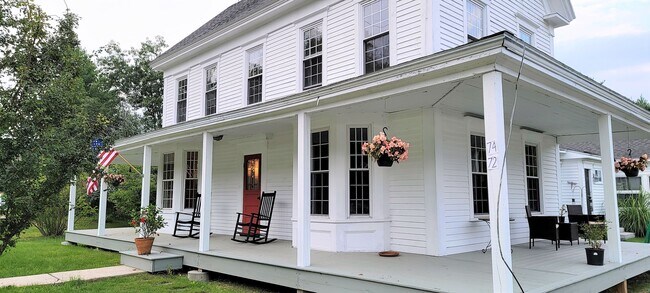 Classic Maine Apartment - 74 Bridgton Rd Apartments