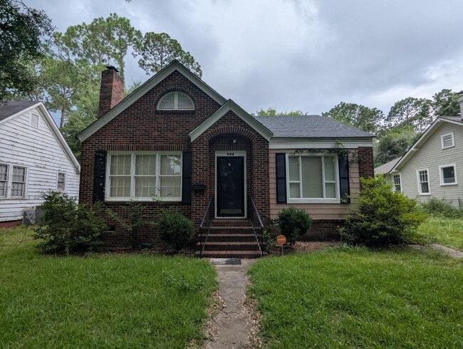Building Photo - 904 Rosedale Ave