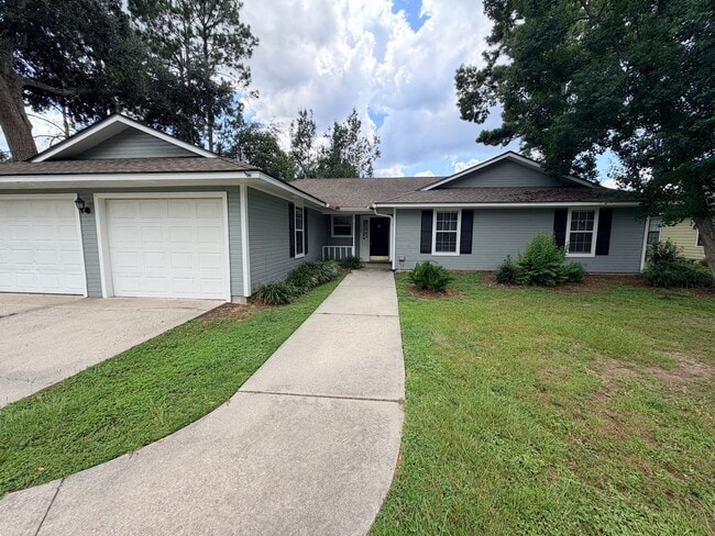 Building Photo - Spacious 3BR/2BA Home with 2-Car Garage in Valdosta City Limits!