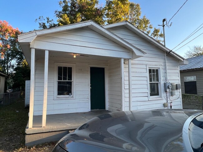 Photo - 311 Short St