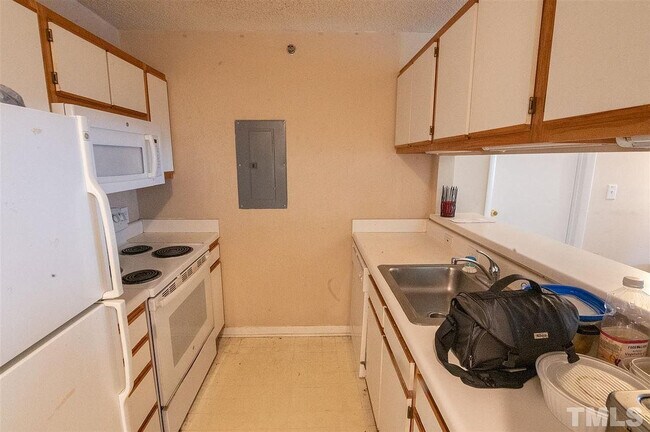 Room in Condo on Collegiate Cir