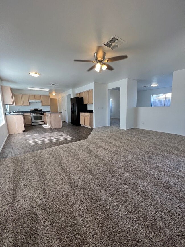 Photo - Spacious 4 Bed/3 Bath w/Loft in Great Glendale Location