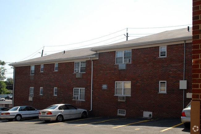 Christopher Court