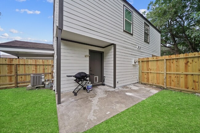 Photo - Updated Two-Story Duplex in Pearland with Yard Care Included