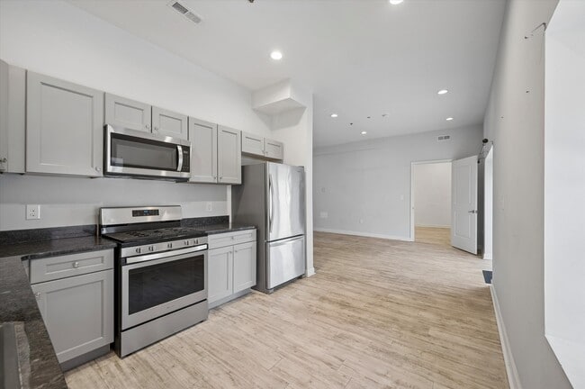 Building Photo - 980 N Marshall St Unit 1