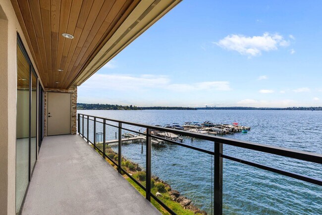 Building Photo - 6401 Lake Washington Blvd NE Unit Apt 309