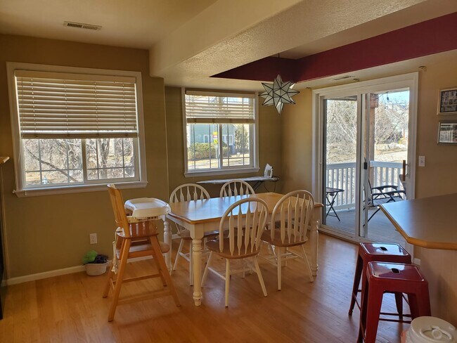 Eating area, porch adjacent - 4903 Noble Park Pl