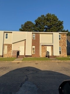 Building Photo - 520 S Woodburn Dr Rental