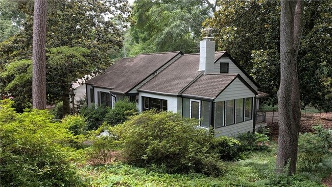 Photo - 4300 Rickenbacker Way NE