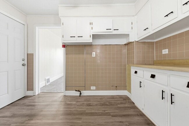 689 Midland Ave Unit 4