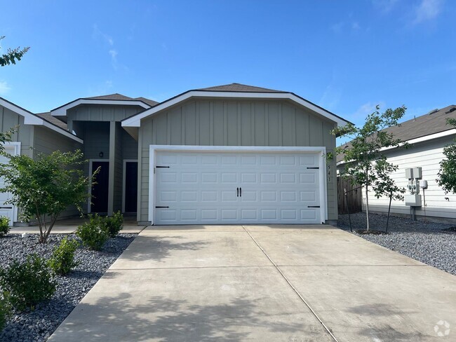 Building Photo - Luxury 3/2 Duplex in Seguin, Texas Rental
