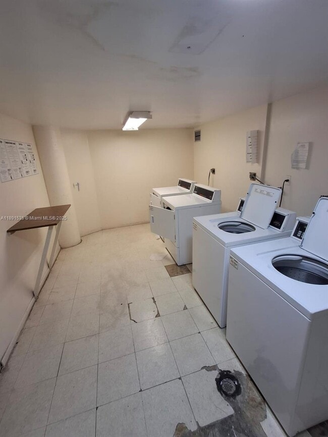 Photo - 1351 NE Miami Gardens Dr Unidad 901E