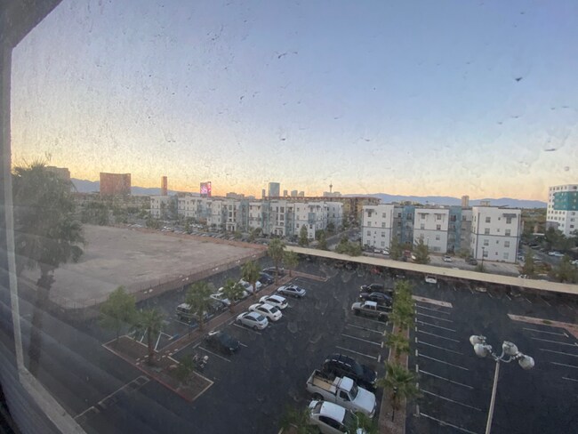 Photo - 3930 University Center Dr Unidad #60