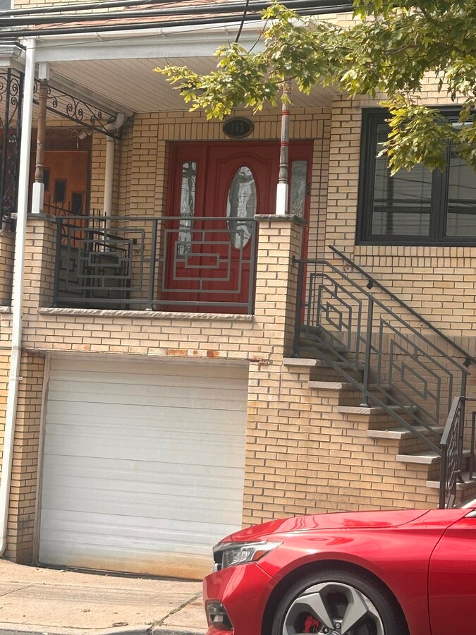 Photo - 153 61st St