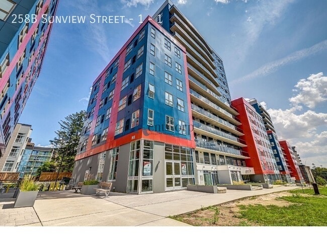 Building Photo - 258B Sunview St