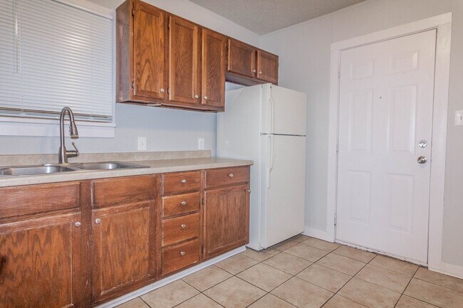Photo - Pre-Leasing - 2 bed 1 bath