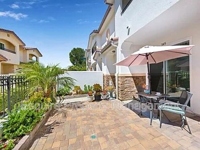345 Newbury Vista Ln