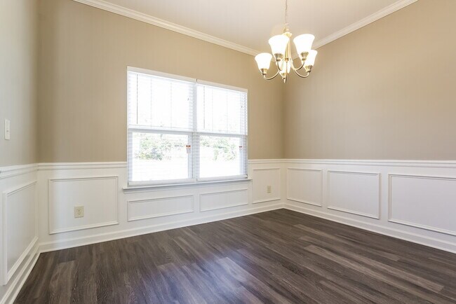 Photo - 326 Crescent Woode Dr