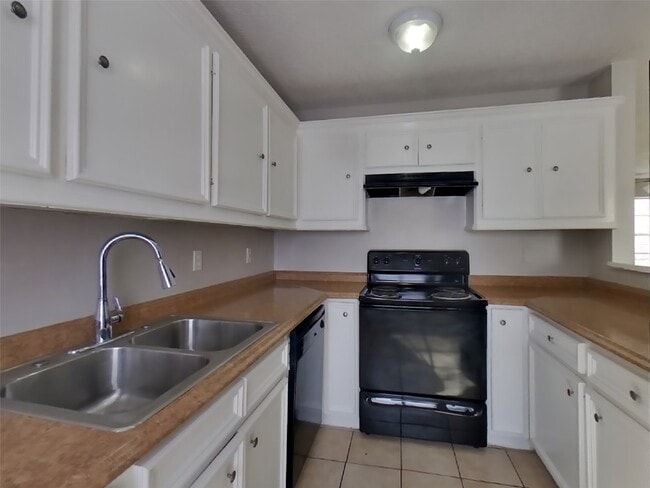 Photo - 3522 Tangerine St