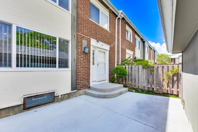 Photo - 281 Dupage Dr