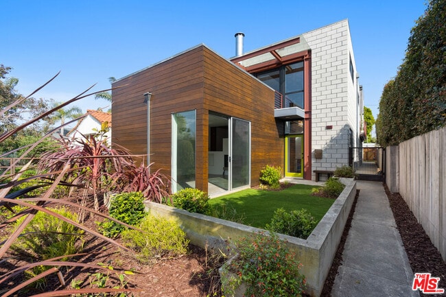 Photo - 800 Indiana Ave