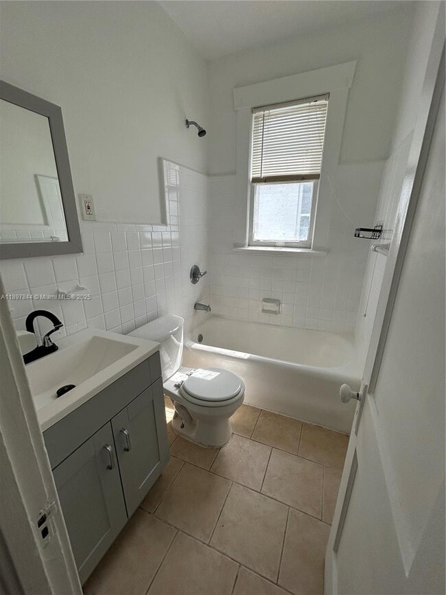 Photo - 529 NE 66th St Unidad 8