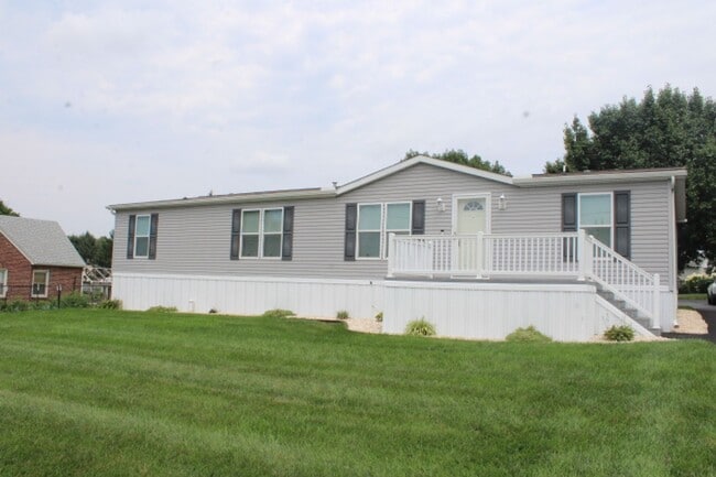 Building Photo - 751 Natalie Ln